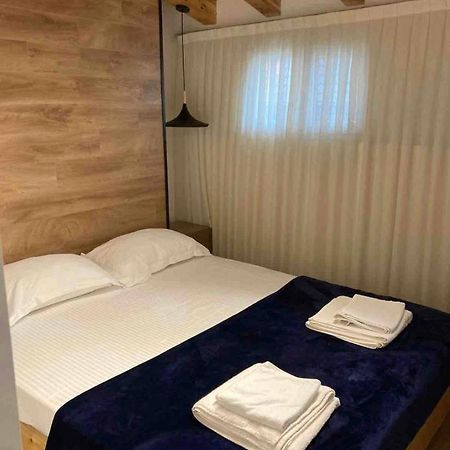 Lovely Loft 1-Bedroom In The Heart Of Tirana Esterno foto