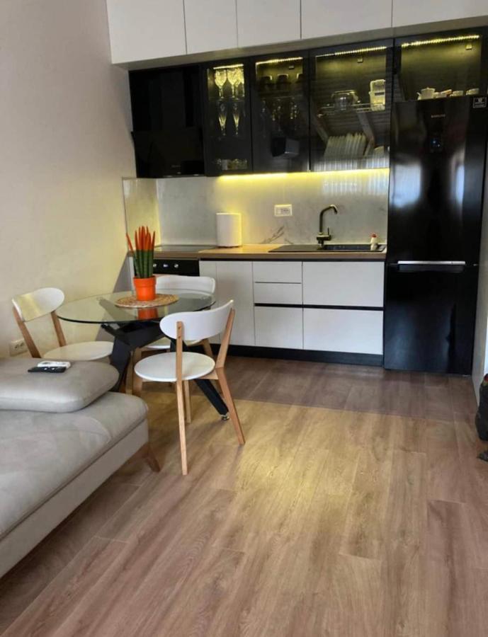 Lovely Loft 1-Bedroom In The Heart Of Tirana Esterno foto