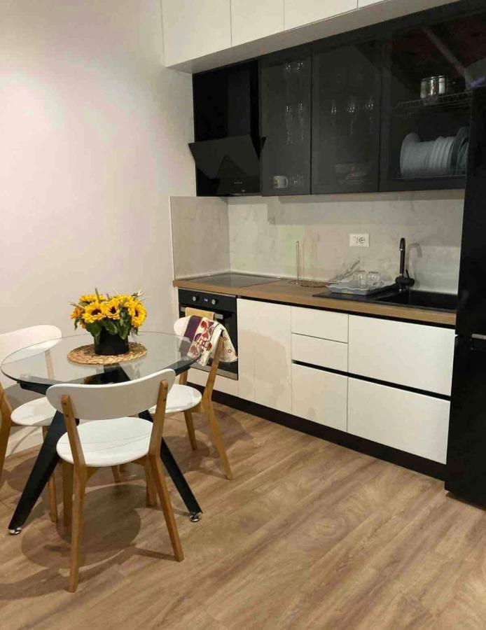 Lovely Loft 1-Bedroom In The Heart Of Tirana Esterno foto