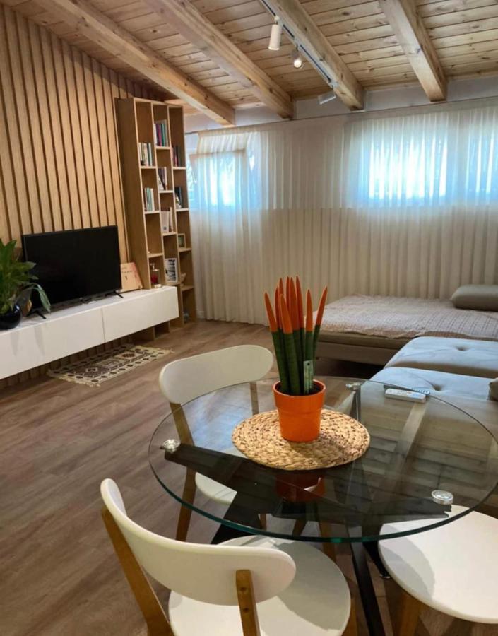 Lovely Loft 1-Bedroom In The Heart Of Tirana Esterno foto