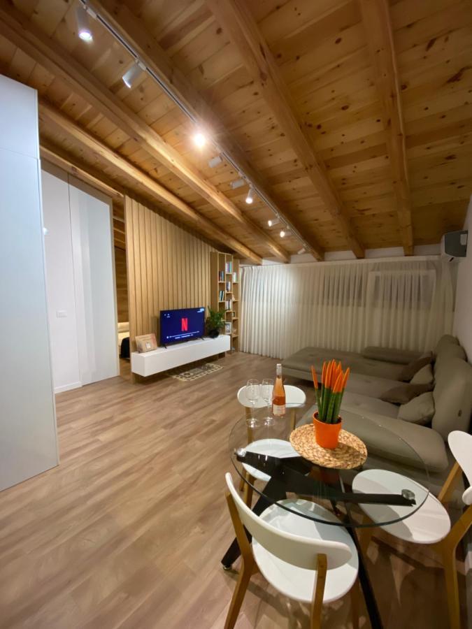 Lovely Loft 1-Bedroom In The Heart Of Tirana Esterno foto